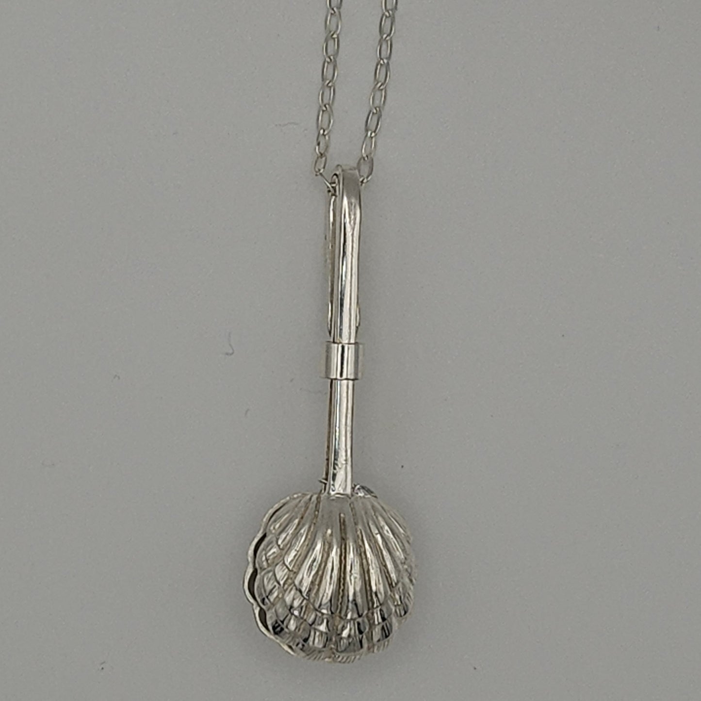 Sterling silver unique napkin clip pendant